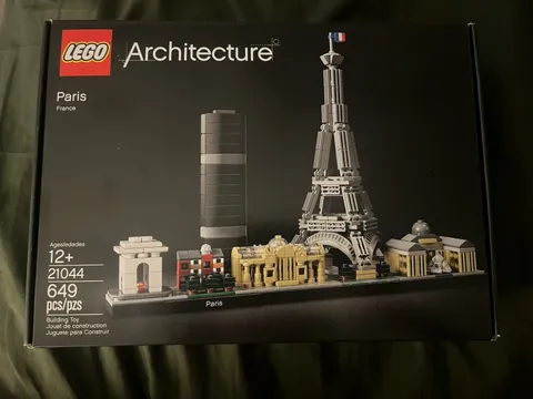 LEGO Architecture Paris Skyline (21044) Building Set - Brand New Factory Sealed