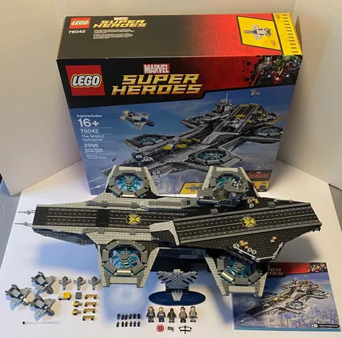 Lego 76042 The SHIELD Helicarrier Complete with Box and Instructions 2015