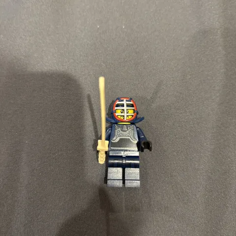 LEGO COLLECTIBLE MINIFIGURE SERIES 15 - KENDO FIGHTER 71011