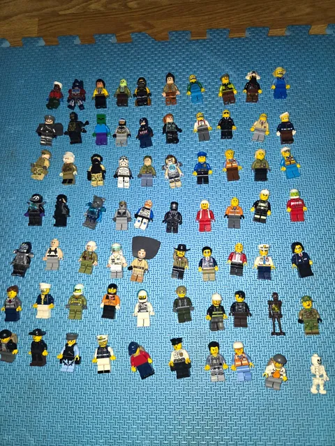 LEGO Minifigure Mixed Lot Assorted Minifigures w/ Accessories & Weapons