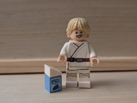 LEGO: Star Wars Luke Skywalker with Blue Milk #30625 - EUC