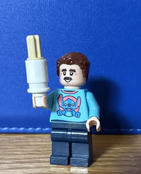 LEGO Disney Main Street USA Stitch Park Guest Exclusive Minifigure 43302 Churro