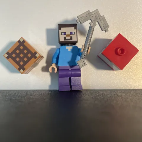 LEGO Minecraft Steve minifigure Plus Crafting Table And TNT  NEW