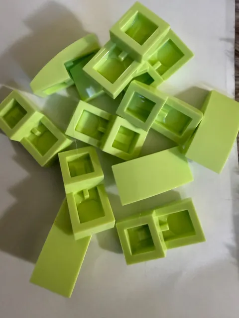 LEGO - NEW- #11477-YELLOWISH GREEN- CURVED SLOPE 2 X 1-  25  PIECES