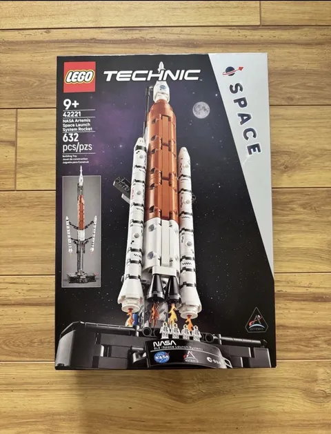 Brand New Sealed - LEGO Technic NASA Artemis Space Launch System Rocket 42221