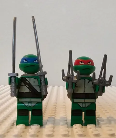 LEGO TMNT Leonardo and Raphael Minifigures with weapons