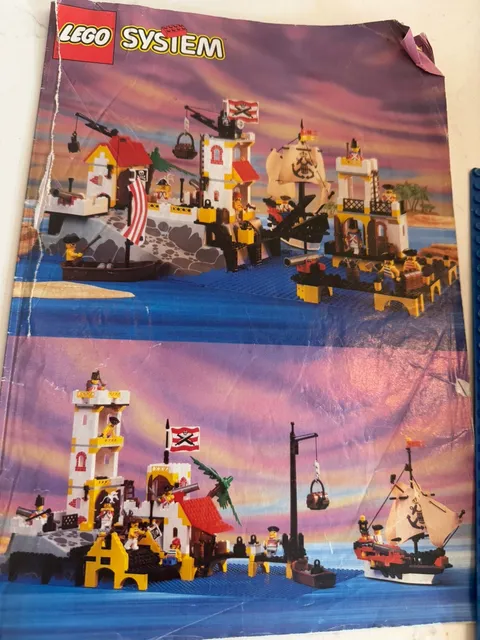 LEGO Pirates Set 6277 Imperial Trading Post w/ Minifigs & instructions