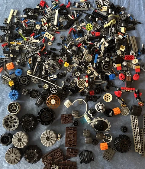 Lego Technic 2 Lb Lot Gears Beams Pins,  Large Wheels Tank Track Moc Lot 2