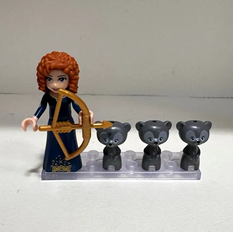 LEGO Disney Princess Merida Minifigure w/ Gold Bow & 3 Bear Cubs; Set 41051