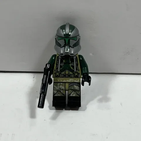 Lego Star Wars Minifigure SW1003 Clone Trooper Commander Gree 41st Dark Tan Legs