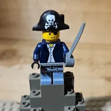 LEGO Plastic Pirates Minifigure Figure Black Tricorn Hat & Saber Accessory