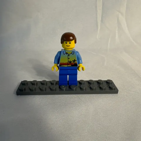 Lego Town Minifigure - twn107 - Sunset and Palm Trees - Male, Dark Blue Legs