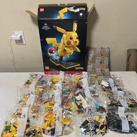 New LEGO Pokemon Pikachu and Poke Ball Building Kit 72152