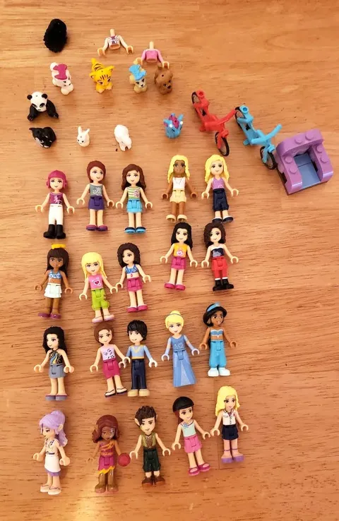 Assorted Lego Friends Minifigure 35 Piece Lot With Accesories Outfits Princesses