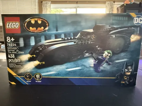 LEGO 76224 : Super Heroes: Batmobile: Batman Vs. the Joker Chase