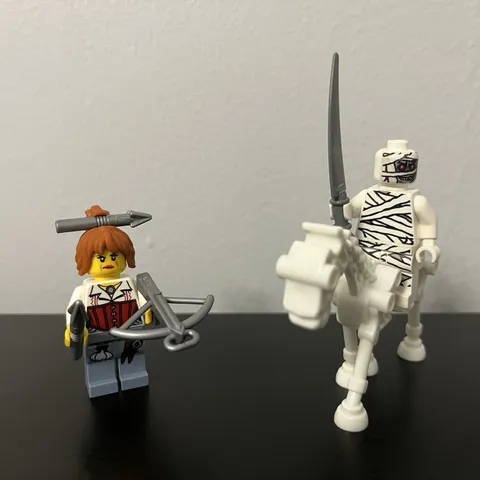 LEGO Monster Fighter, Glow In The Dark Mummy, & Glow In The Dark Skeleton Horse