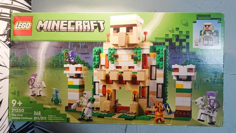 LEGO Minecraft: The Iron Golem Fortress (21250) UNOPENED / BOX WORN / READ DESC