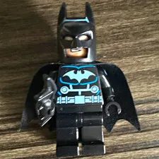 LEGO RARE Batman Minifigure Electric Suit  Cape Cowl & Batarang