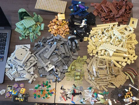 Lego Harry Potter Hogwarts (Incomplete parts of multiple sets)