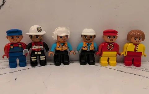 Lego Duplo Lot of 6 Figures Construction Fireman Recycle Engineer Woman