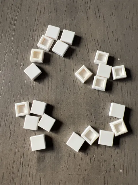 LEGO 3070 White Tile 1 x 1 - 21 Pieces