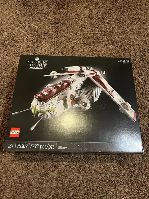 LEGO Star Wars UCS 75309 Republic Gunship Empire Logo Misprint New Sealed