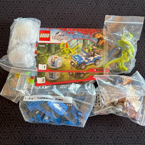 LEGO Jurassic World: Dilophosaurus Ambush - 75916 - 100% Complete w/ Manuals