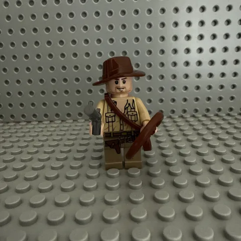 LEGO Indiana Jones Minifigure Tan Open Collar Shirt minifig iaj020 Lost Ark 7195