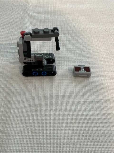 LEGO Marvel Super Heroes Minifigure DUM-E Stark's Briefcase & Robotic Arm 76007