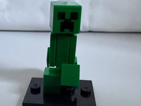 Lego New Minecraft Creeper Minifigure as seen in photo