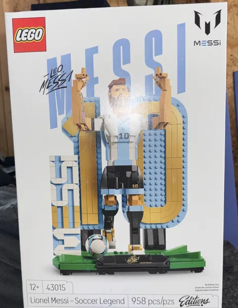 LEGO 43015 Lionel Messi Soccer Legend Special Edition Building Set 958 Pcs New