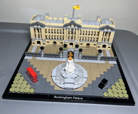 LEGO ARCHITECTURE: Buckingham Palace (21029) Complete No Box No Manual 8” X 7”