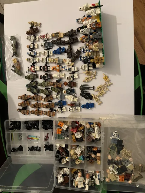 Over 80 pieces LEGO Star Wars Minifigure Mixed Lot w/ Droids & Accessories