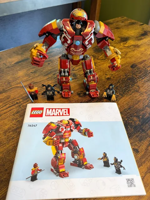 LEGO Super Heroes: The Hulkbuster: The Battle of Wakanda (76247)