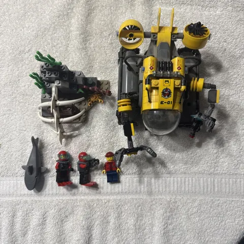 LEGO City: Deep Sea Submarine (60092) Nearly Complete + Minifigs