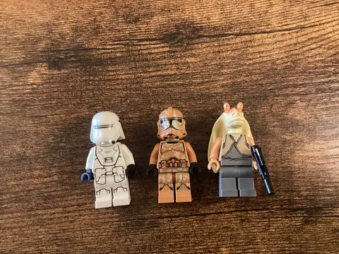 Lego Star Wars Minifigure Lot of 3- Geonosis Trooper, Jar Jar, and Snowtrooper