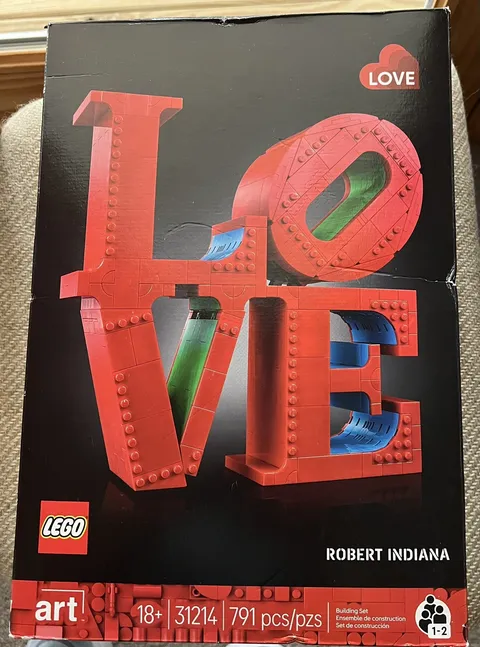 Genuine LEGO ART LOVE Building Set (31214) 791 Pieces - Damaged Box (see photos)