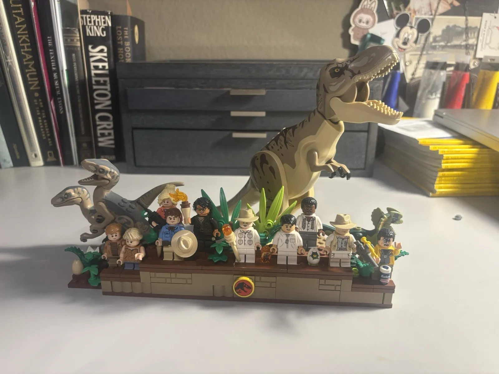 Jurassic Park Minifigure Lot / MOC Display Base 10 Figures 4 Dinosaurs Lego
