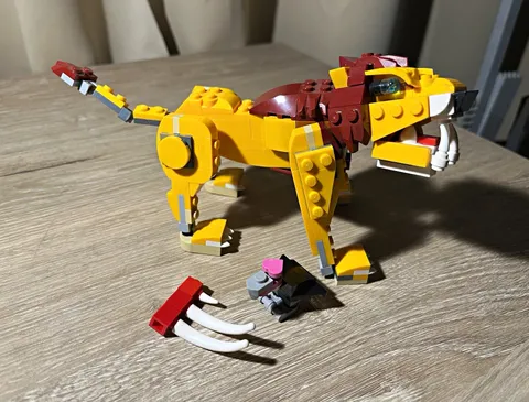 100% complete LEGO Creator 3in1 Wild Lion 31112 set (224 pieces)