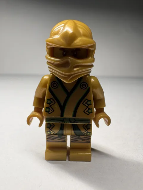 LEGO Ninjago: Legacy Of The Green Ninja Final Battle Lloyd (Real LEGO)
