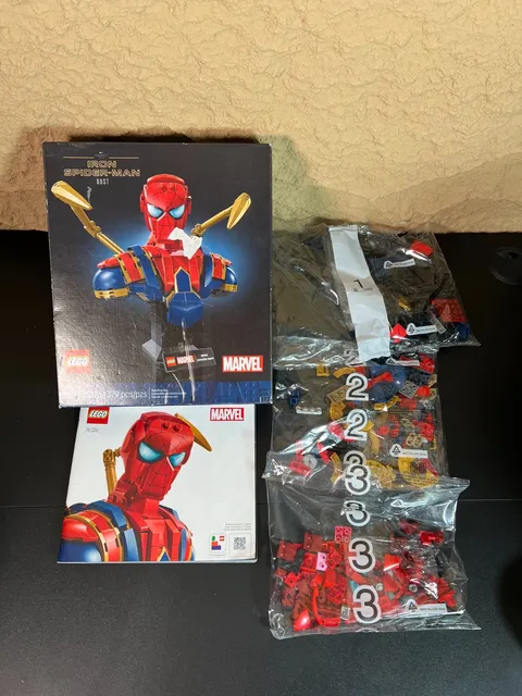 LEGO Marvel Iron Spider-Man Bust 76326 Building Set 379 pcs - MISSING BAG 4 !