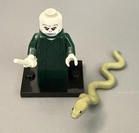 LEGO Harry Potter Voldemort Minifigure Dark Green Robe Outfit w/ Snake Accessory
