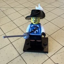 LEGO Series 4 Collectible Minifigures 8804 - Musketeer Complete