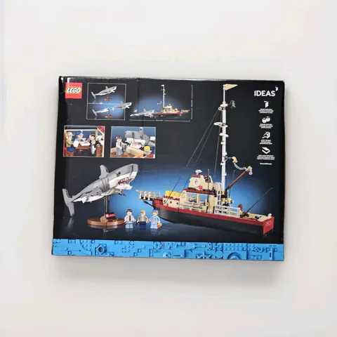 LEGO Ideas Jaws Set - Diorama Kit for Fans of the Movie - Shark Toy with Boat