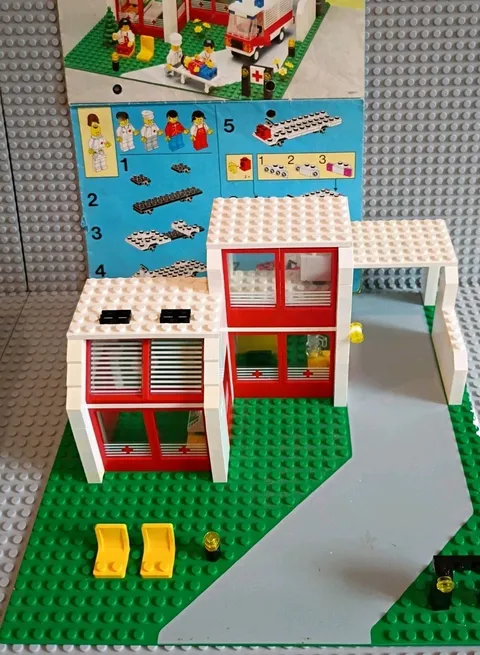 LEGO 6380 Emergency Treatment Center St. Marys Hospital