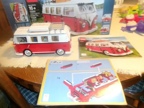 LEGO CREATOR: Volkswagen T1 Camper Van (10220)