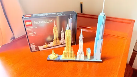 LEGO ARCHITECTURE: New York City (21028) - carefully repackaged w/instructions