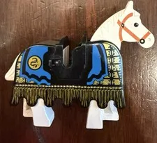 LEGO White Horse w/Barding Ninja Ruffled Edge Gold and Blue Pattern 3053 2490px1
