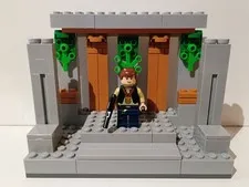 Lego Star Wars Han Solo Mini Figure And Custom Yavin medal ceremony Scene 