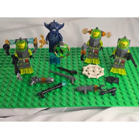 LEGO Atlantis Manta & Diver Minifigure Bundle